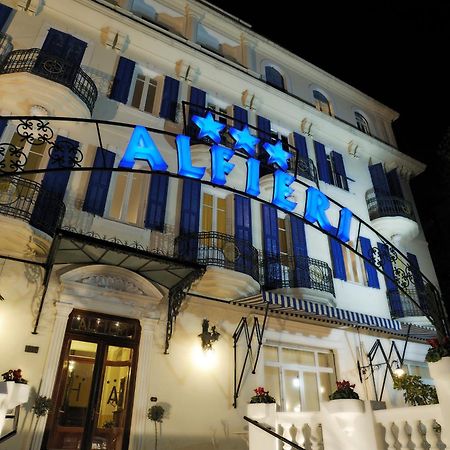 Hotel Alfieri Alassio Bagian luar foto