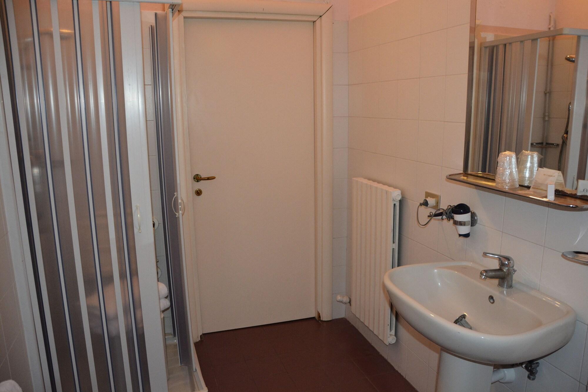 Hotel Alfieri Alassio Bagian luar foto
