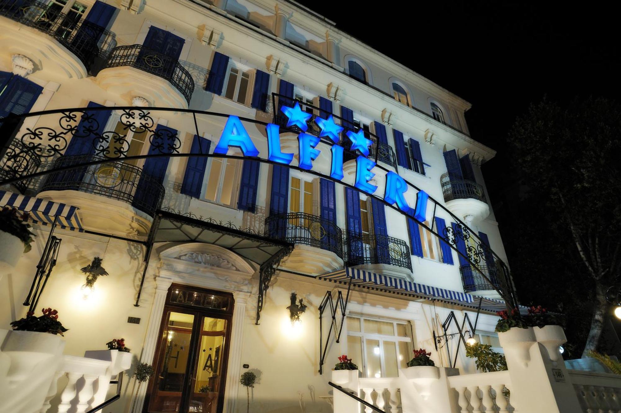 Hotel Alfieri Alassio Bagian luar foto
