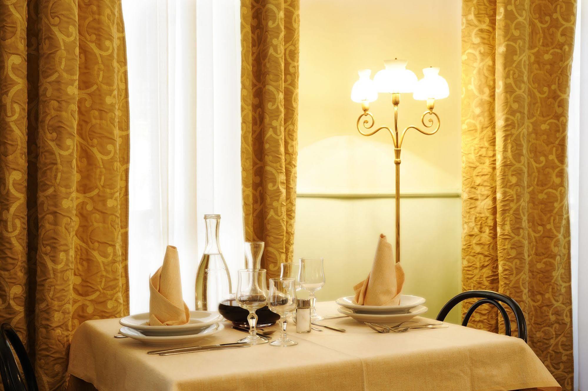 Hotel Alfieri Alassio Bagian luar foto
