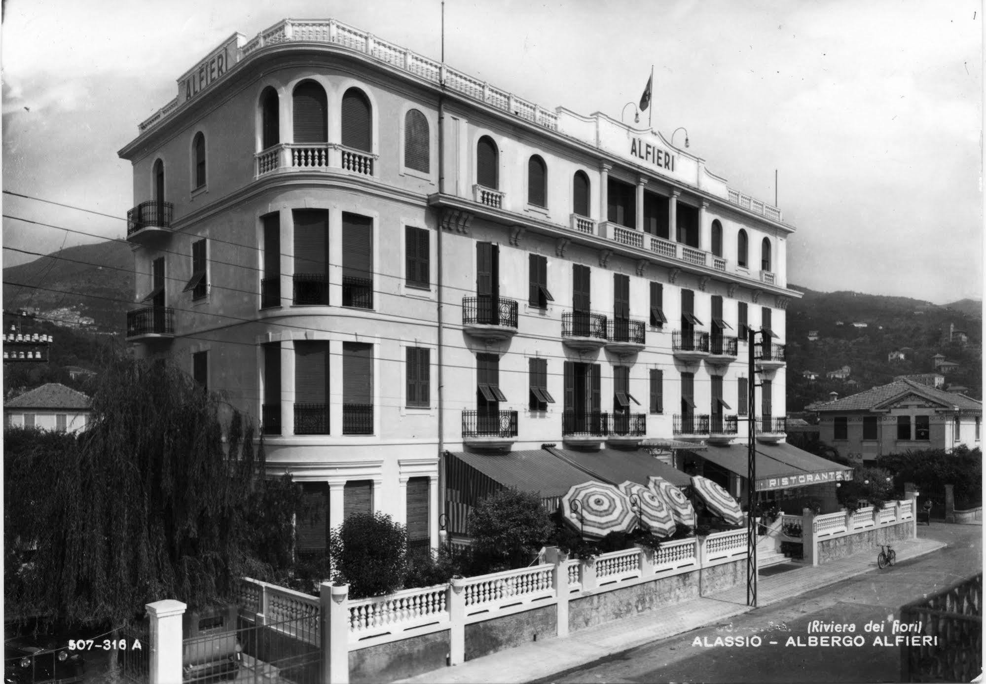 Hotel Alfieri Alassio Bagian luar foto