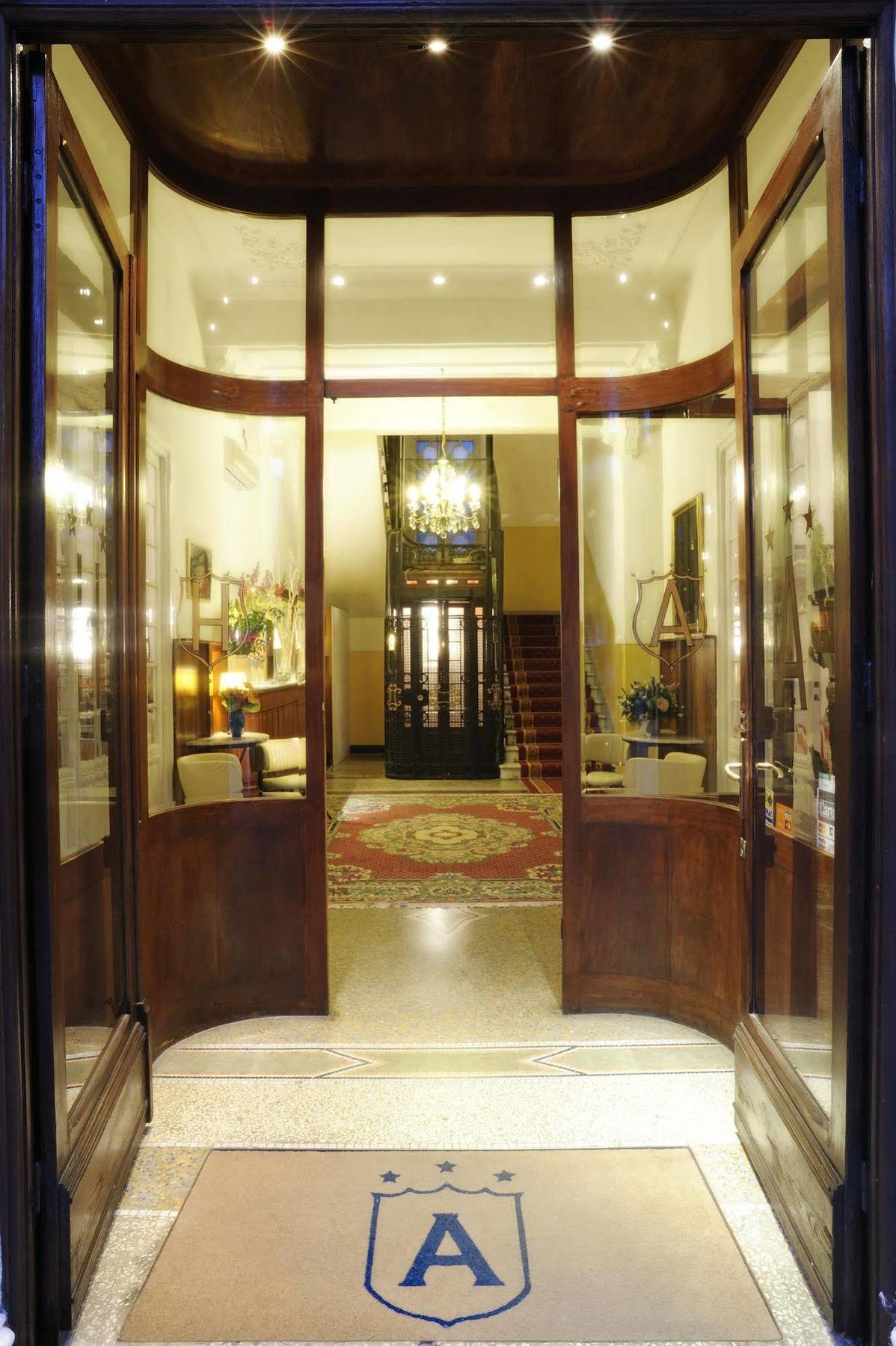 Hotel Alfieri Alassio Bagian luar foto
