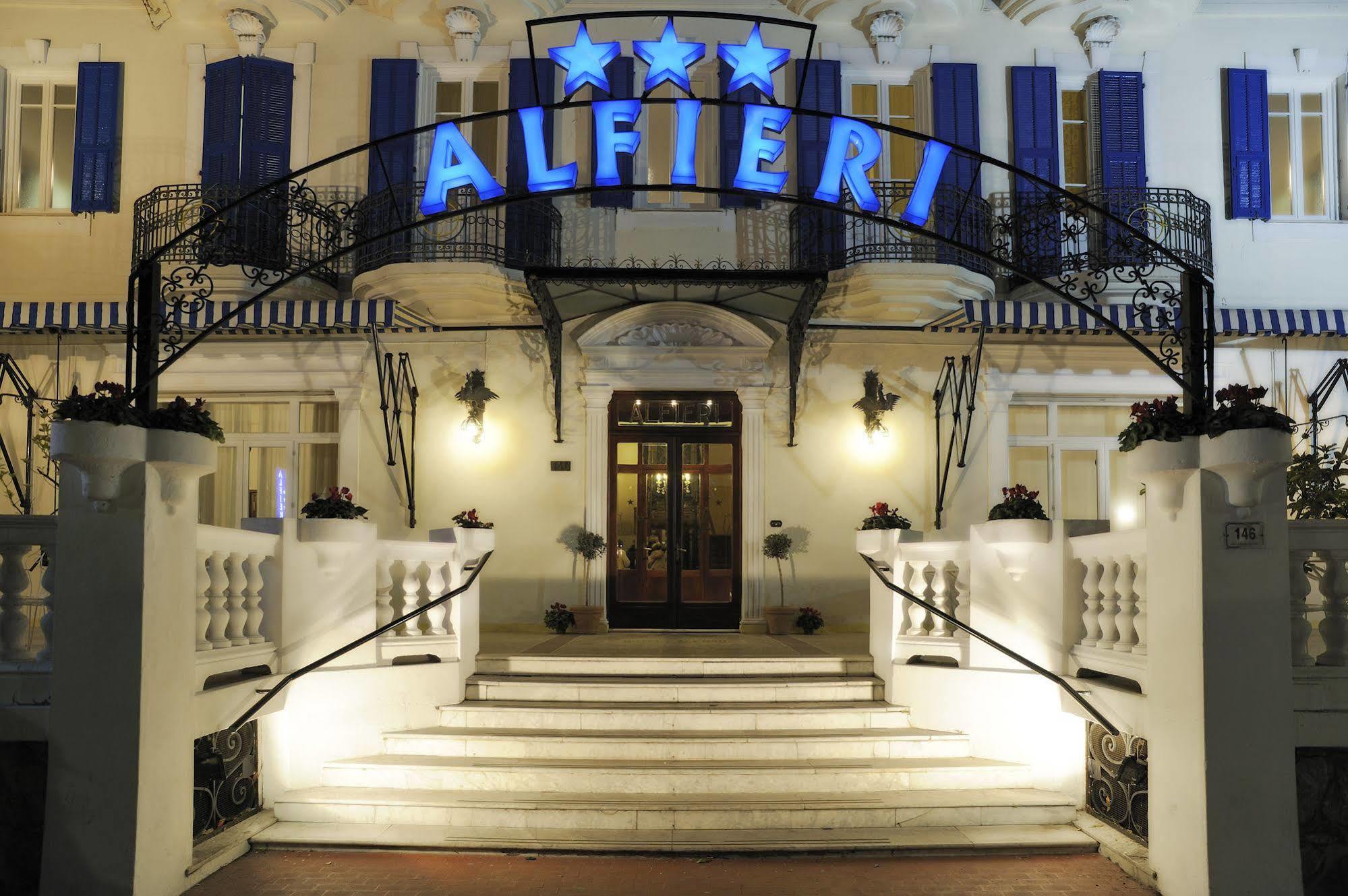 Hotel Alfieri Alassio Bagian luar foto
