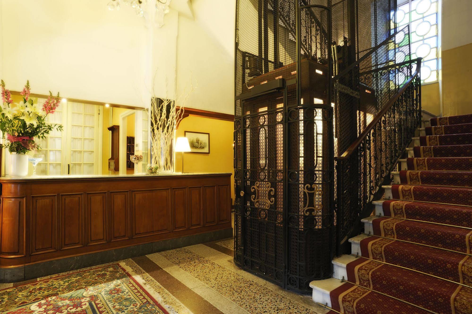 Hotel Alfieri Alassio Bagian luar foto