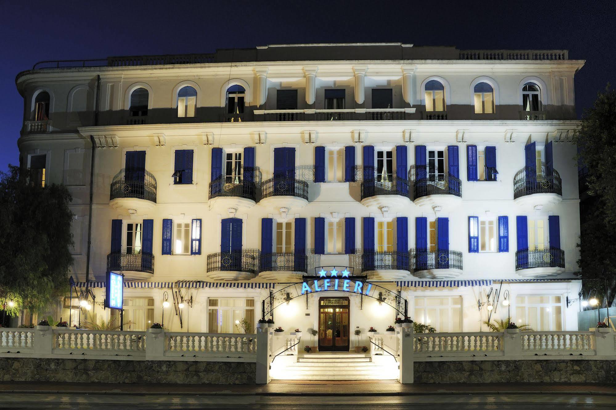 Hotel Alfieri Alassio Bagian luar foto
